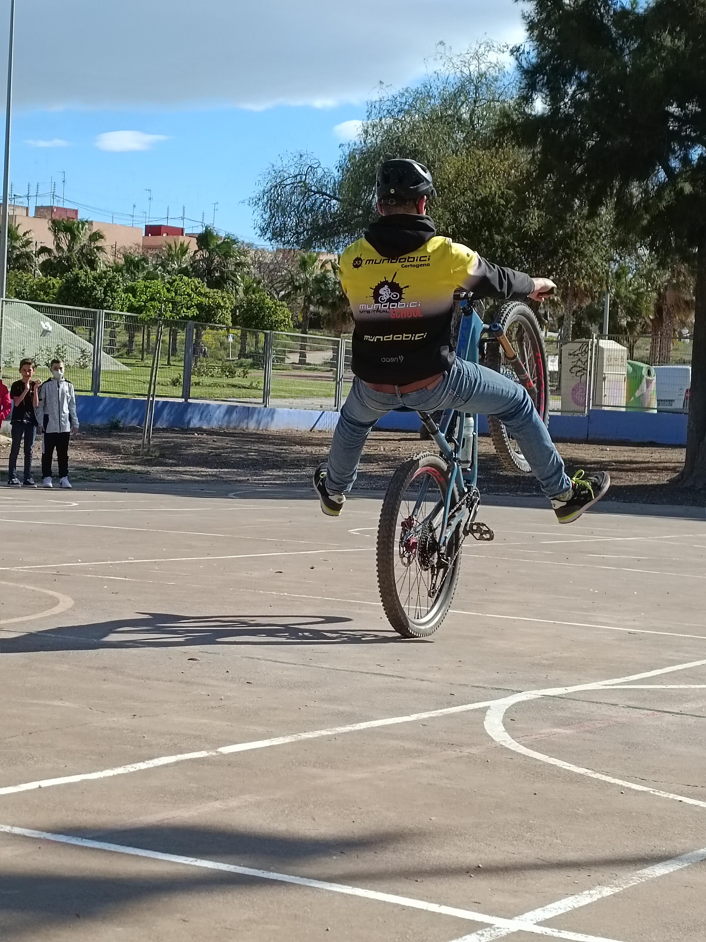 Colegio Público Vicente Ros - Dani Cegarra. Exhibición Trial Bici